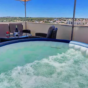  Appartement Alpha - 2 Bedrooms, Private Rooftop Patio With Hot Tub, Bbq And View